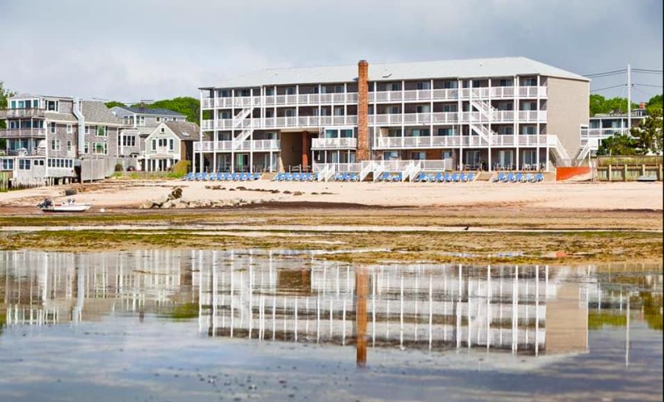 Beachfront pet friendly hotel in Cape Cod