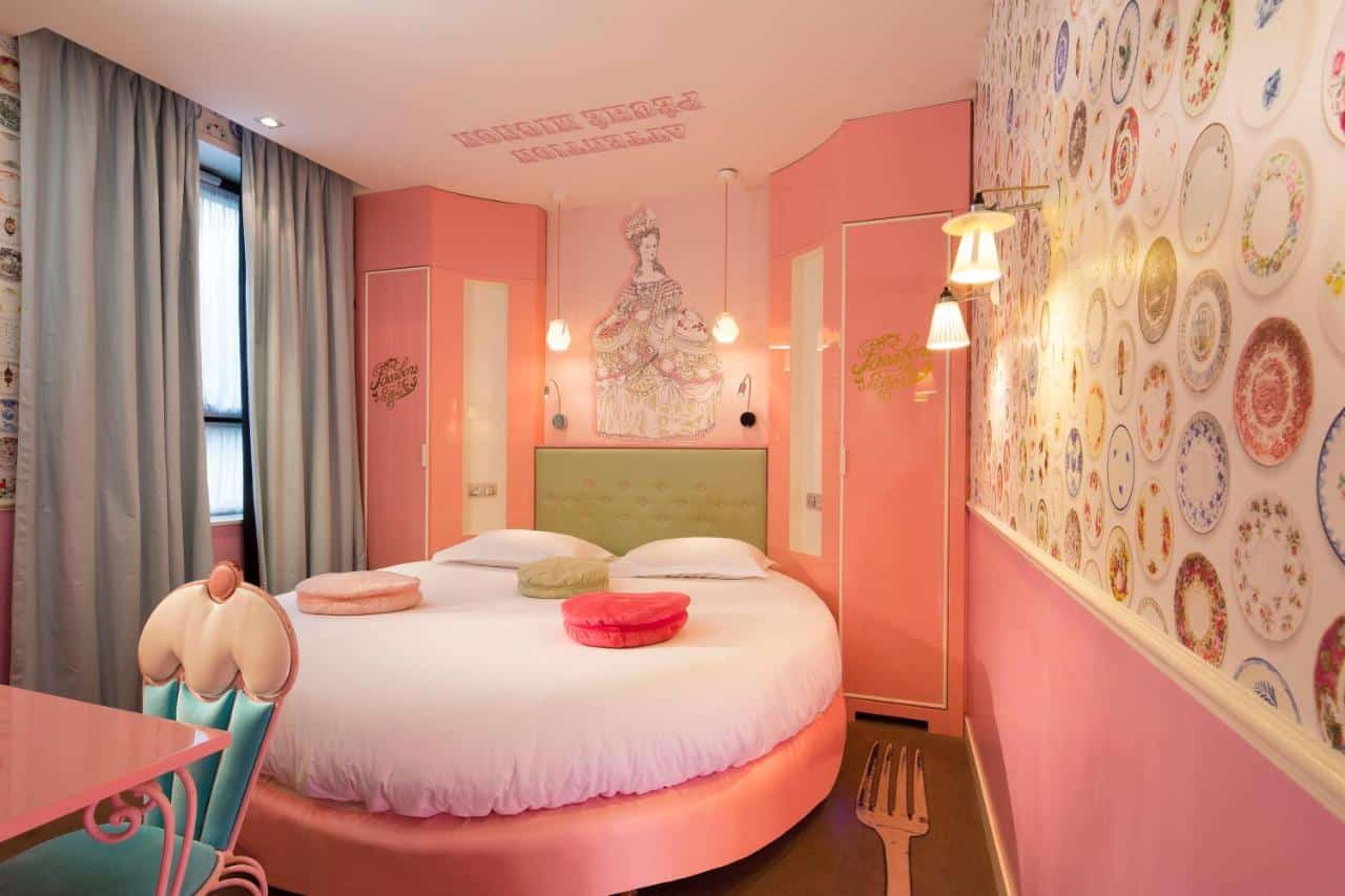 Themed hotel in Paris