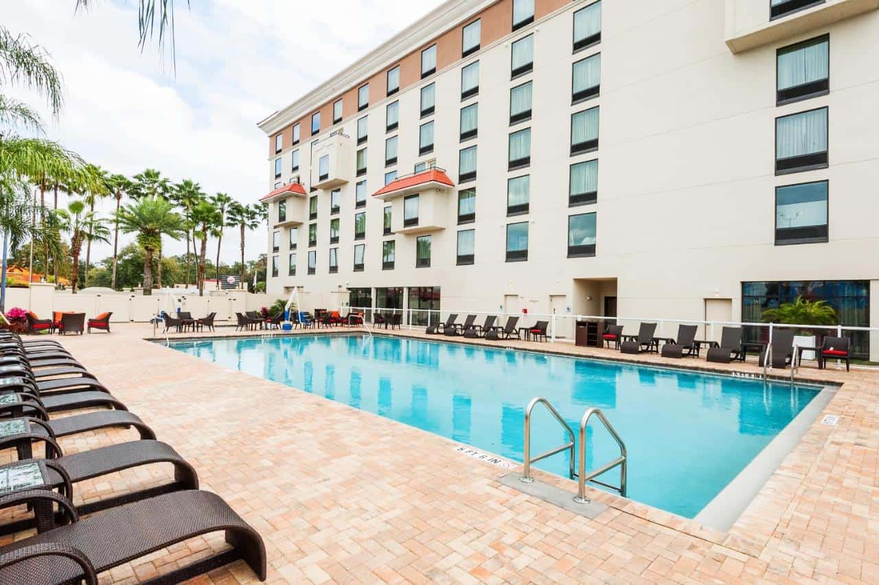 Delta Hotels Orlando Lake Buena Vista - a large but relaxed hotel