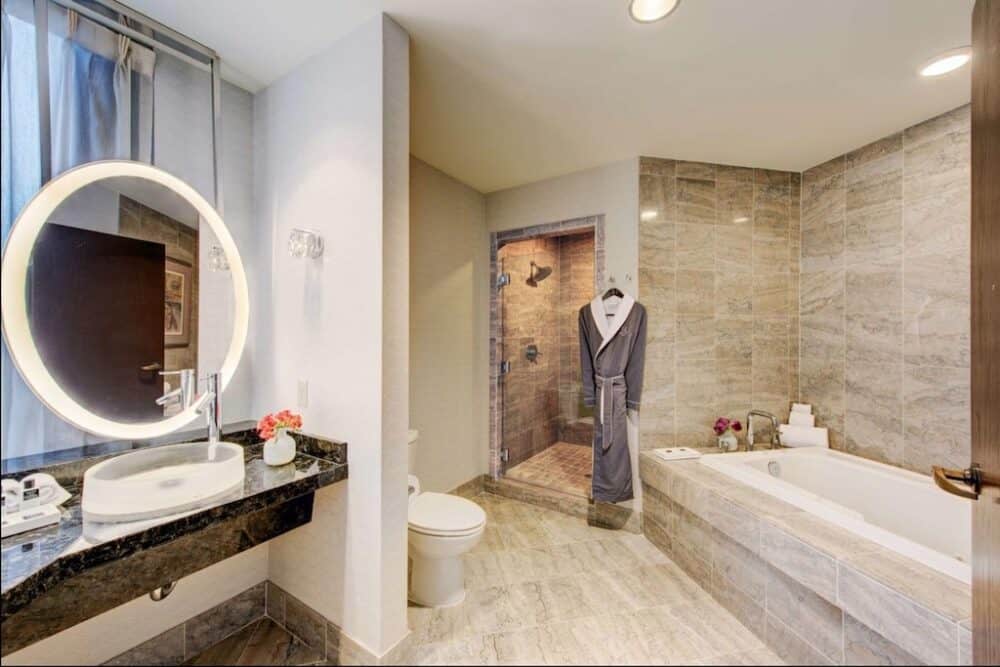 Romantic hotel Seattle Bathroom