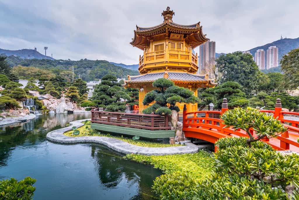 famous places to visit in hong kong
