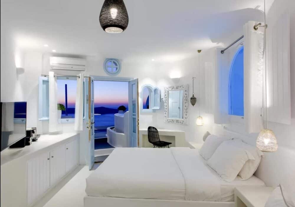 Beautiful hotels for two in Santorini
