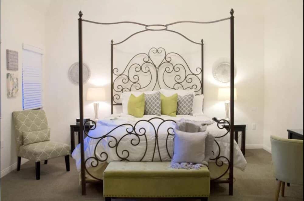 Four poster bed Palm Springs