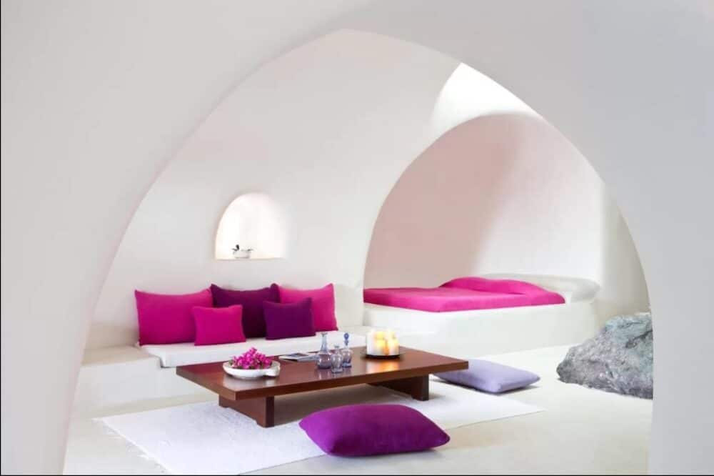 Romantic cave hotel in Santorini