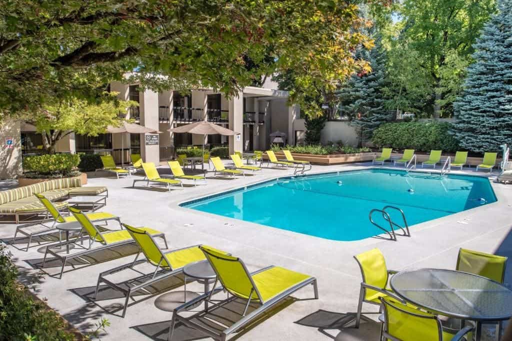 DoubleTree by Hilton Hotel Portland - Amazing seasonal outdoor pool
