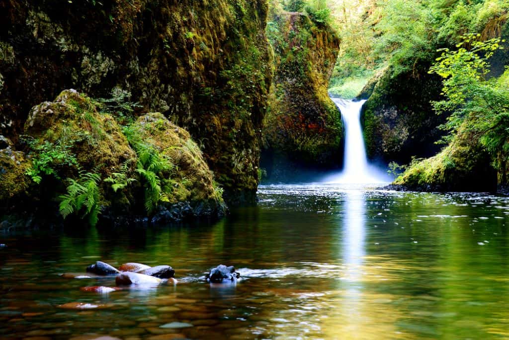 Punch Bowl Falls - Oregon