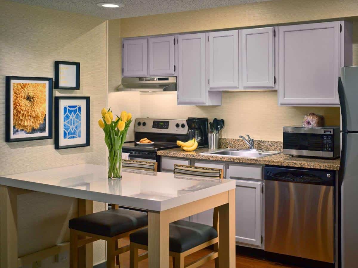 Sonesta ES Suites Colorado Springs - a colorful, cool and trendy residence style