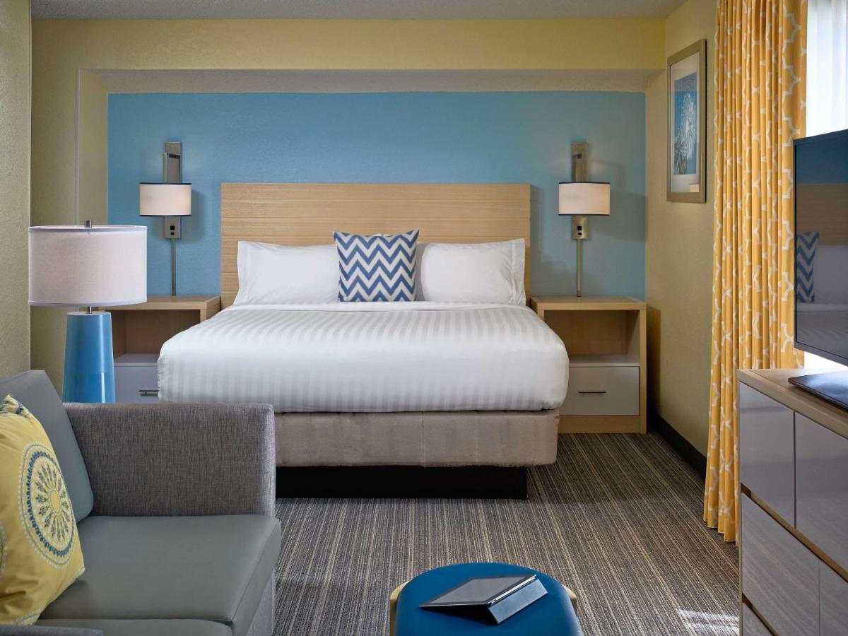 Sonesta ES Suites Colorado Springs - a colorful, cool and trendy residence style1