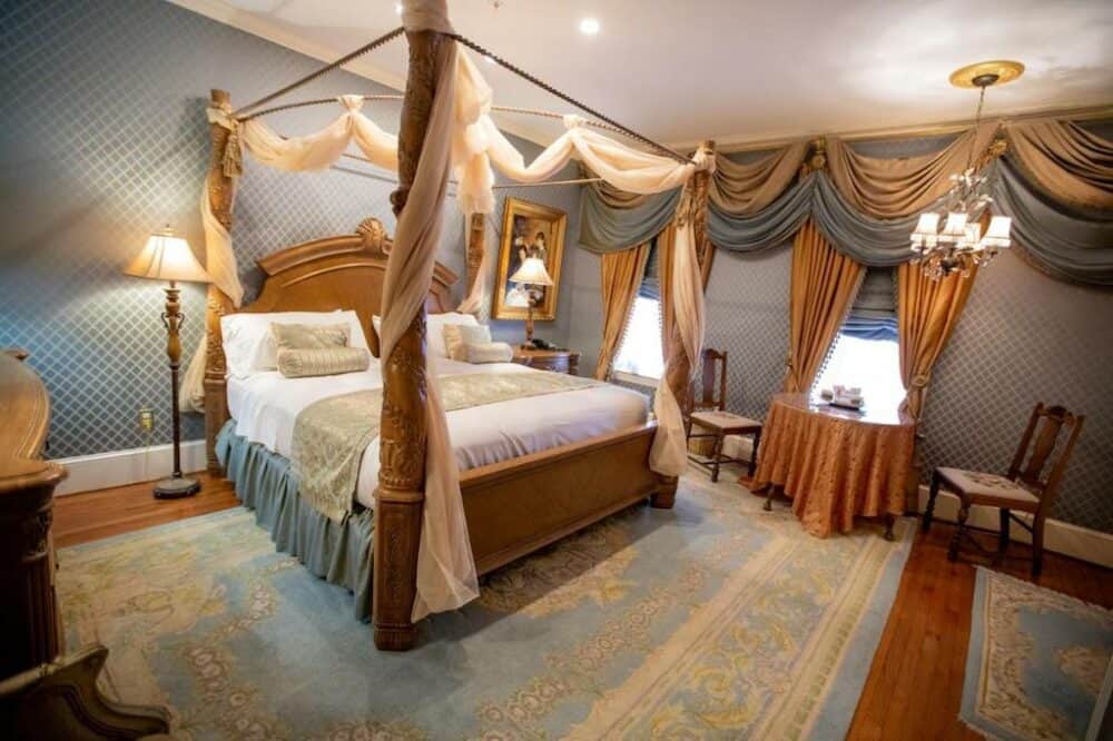 Themed guest house in Baltimore