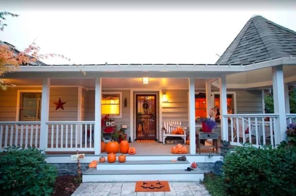 3 miles from downtown Portland!- The Pumpkin House1
