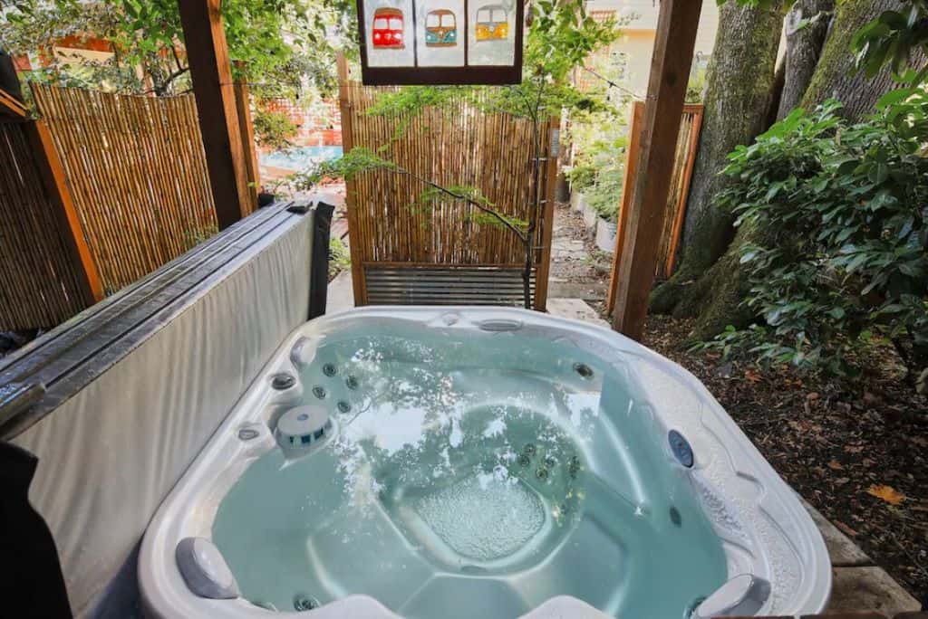 Fantastic Bungalow with Hot Tub1