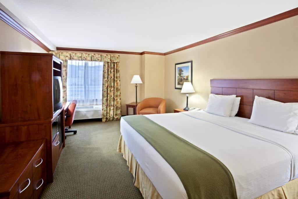 Holiday Inn Express Hotel & Suites Portland-Northwest Downtown1