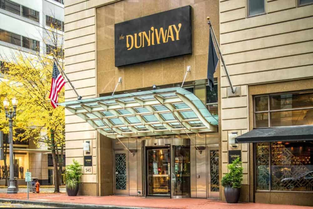 The Duniway Portland - Hilton Hotel
