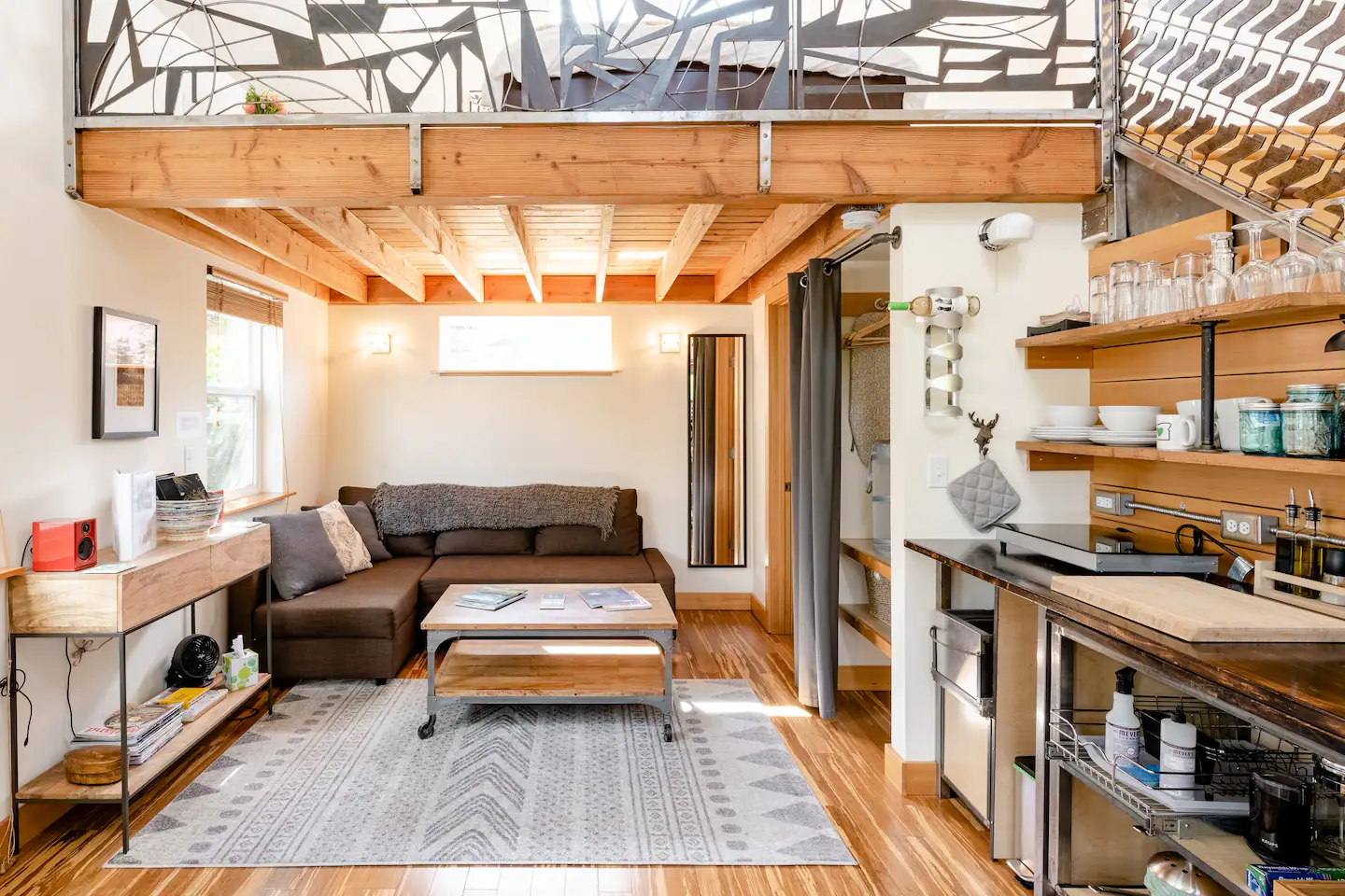 Micro-Loft Lemon Door, înconjurat de grădini în locație modernă - Airbnb