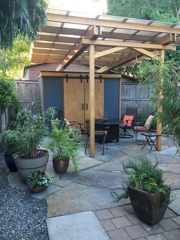 Spacious apartment with enclosed sun porch and garden patio - Portland