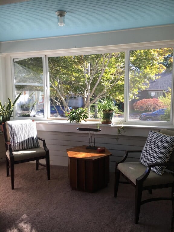 Spacious apartment with enclosed sun porch and garden patio - Portland1