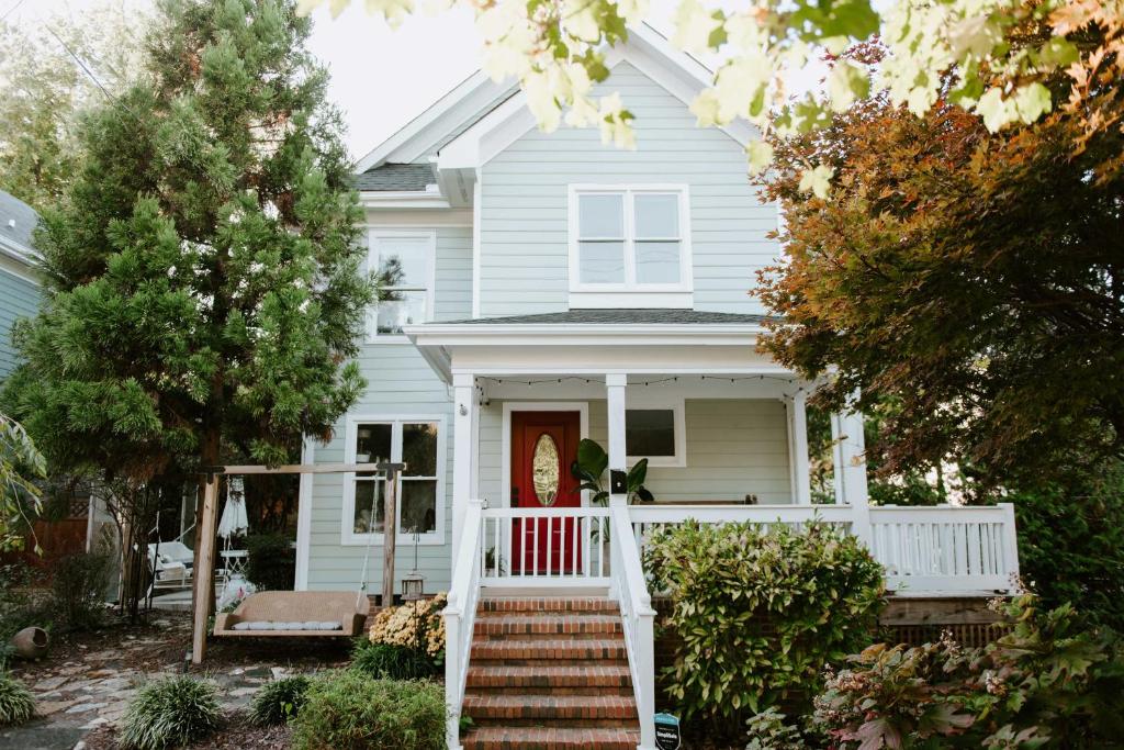 Home with Outdoor Oasis in Downtown Raleigh! - NC