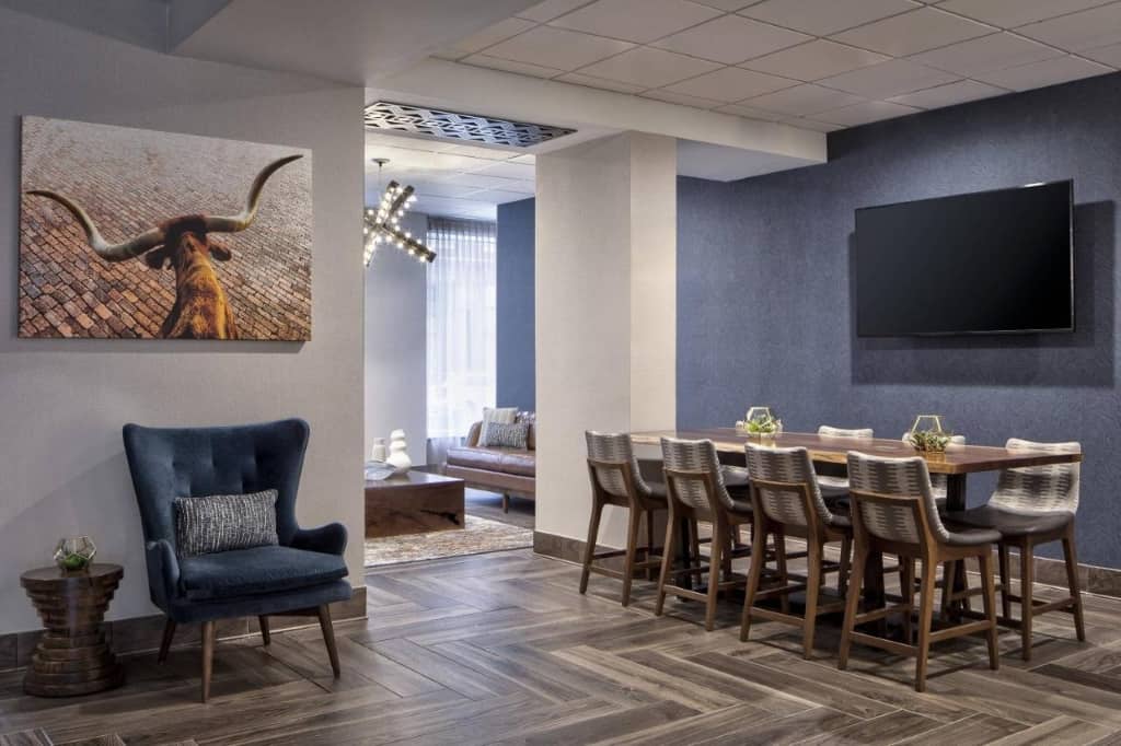 Courtyard Fort Worth Downtown Blackstone - a chic, hip and pet-friendly hotel one of the most equipped stays for business travellers