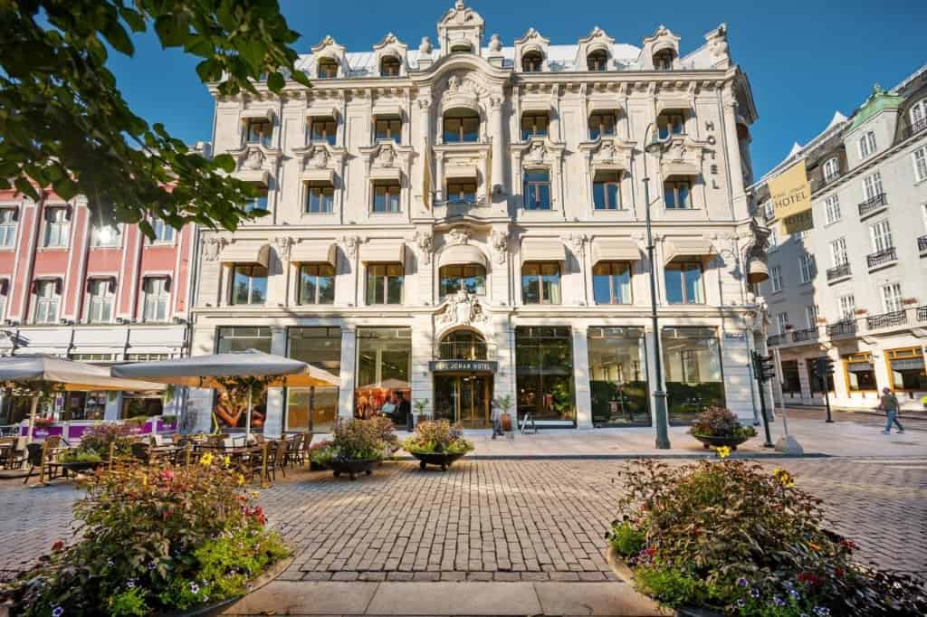 Karl Johan Hotel - a historic hotel with a cozy and classic interior design perfect for those interested in history, entertainment and architecture