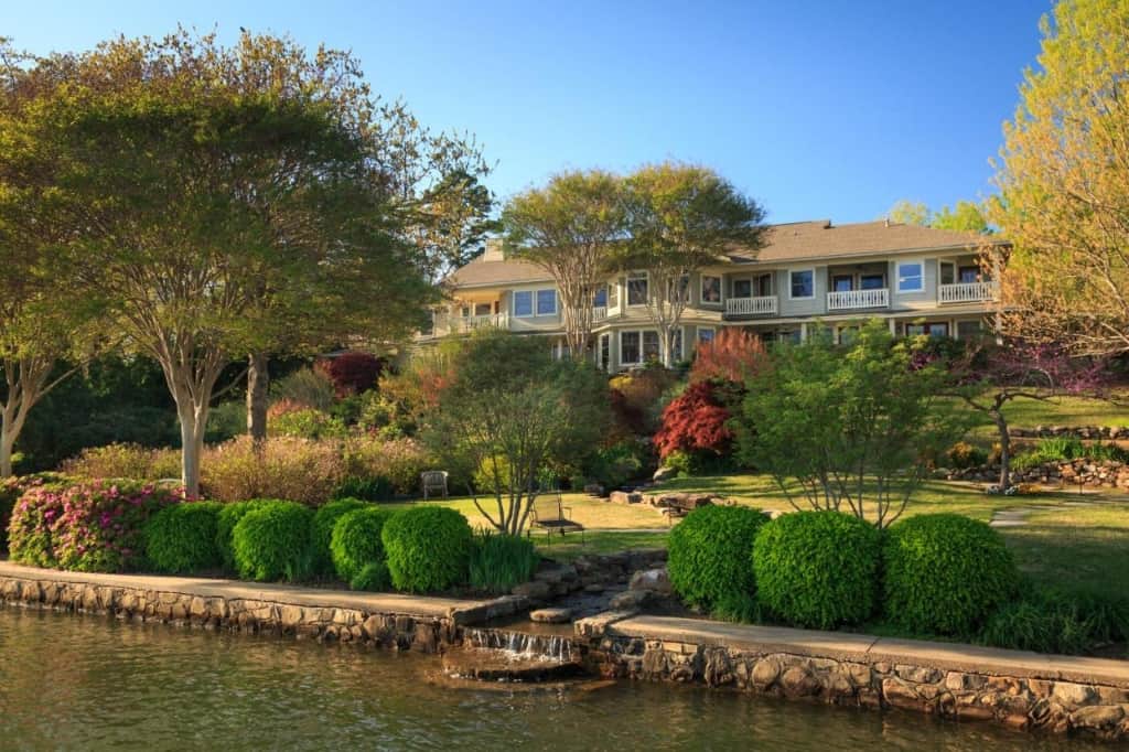 Lookout Point Lakeside Inn - an elegant, upscale, boutique hotel overlooking Lake Hamilton
