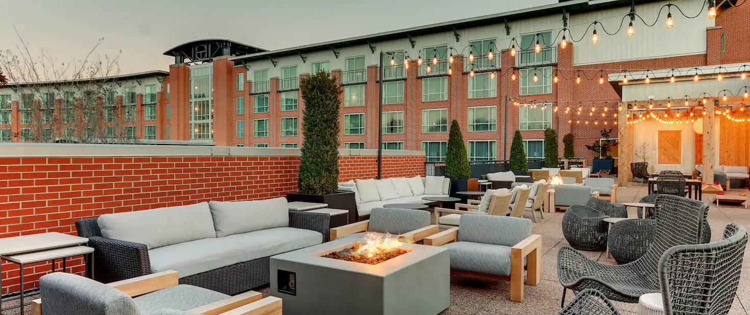The Chattanoogan Hotel, Curio Collection by Hilton - a cozy and modern hotel2