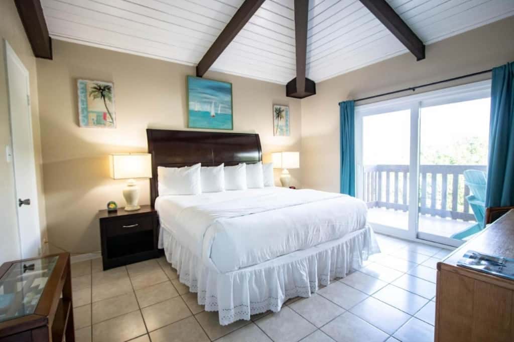 Cozy condo at the Tiki complex with private beach access - a cute, beautiful and pet-friendly accommodation perfect for a couple's romantic getaway