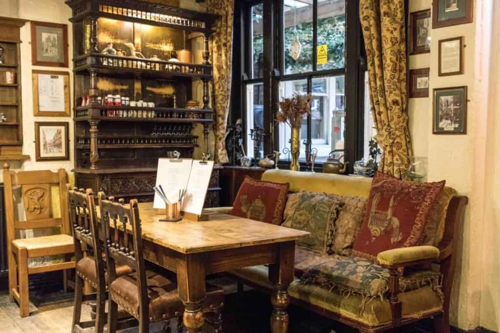 Golden Fleece York - one of the most famous hotels in York with a kitsch and traditional interior