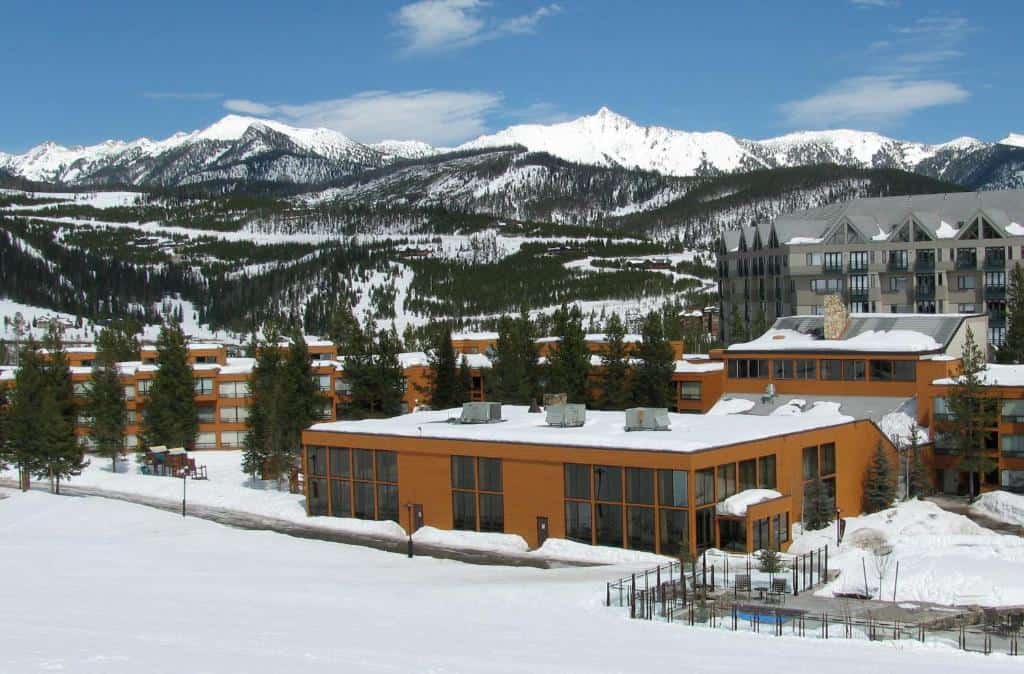 Unitate de cazare modernă, modernă, la munte de schi - Huntley Lodge - Big Sky Resort, Montana