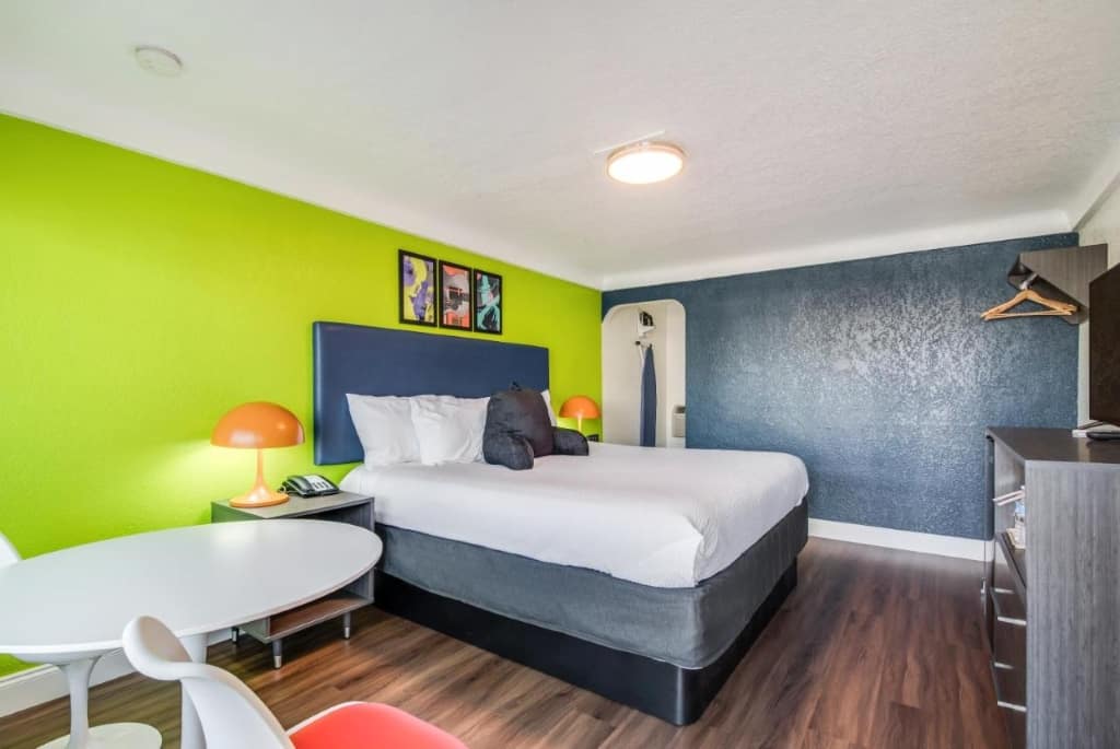 Signature Inn Eugene - a bright, retro-chic and classic accommodation offering guests a one-of-a-kind atmosphere