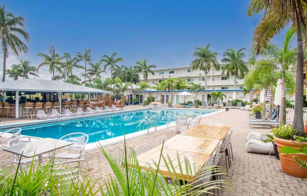 Cool beach hotel - Skipjack Resort and Marina