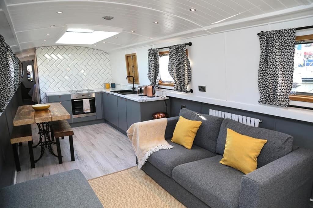 The Liverpool Boat - a unique, fun and cozy accommodation perfect for a family to enjoy a city break