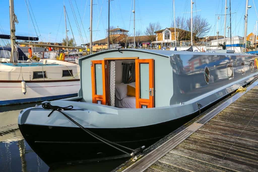 The Liverpool Boat - a unique, fun and cozy accommodation perfect for a family to enjoy a city break