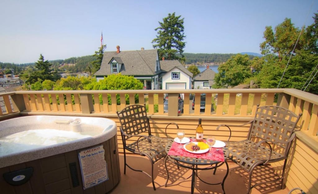 Tucker House Inn - one of the most awarded accommodations in Friday Harbor providing an elegant, quiet and beautiful stay