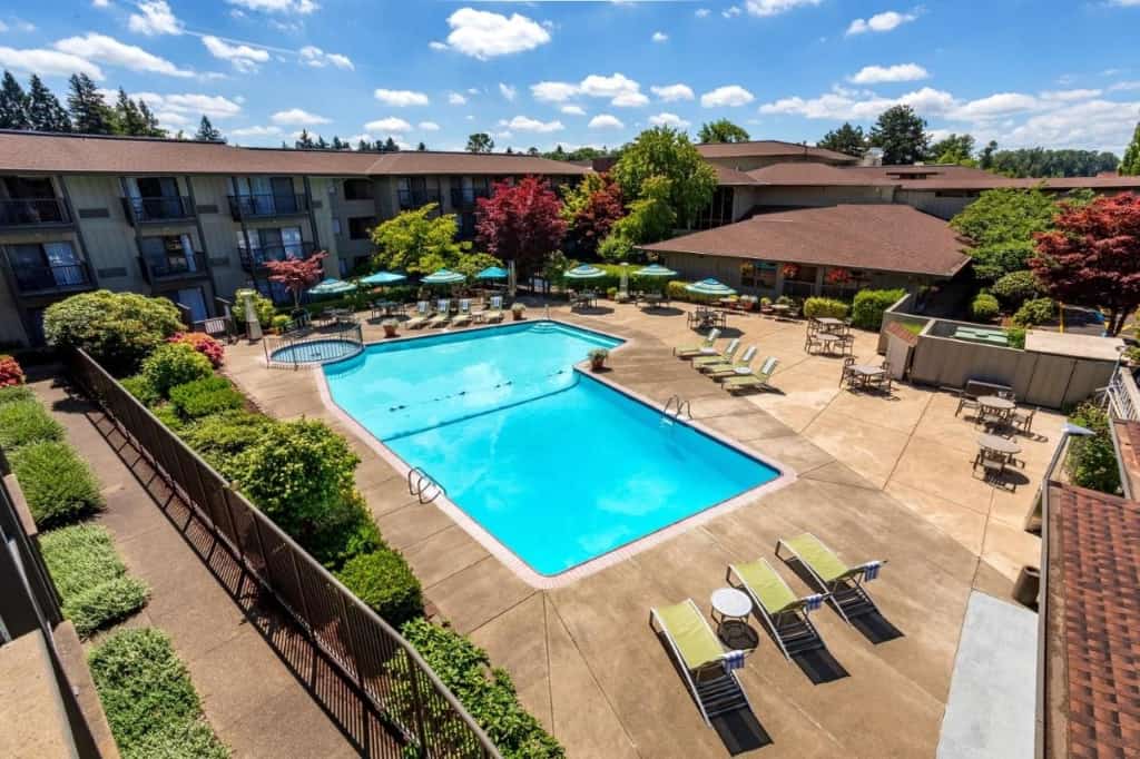 Valley River Inn Eugene Springfield - a modern, rustic-chic and historic hotel featuring an outdoor swimming pool, indoor hot tub and fitness centre