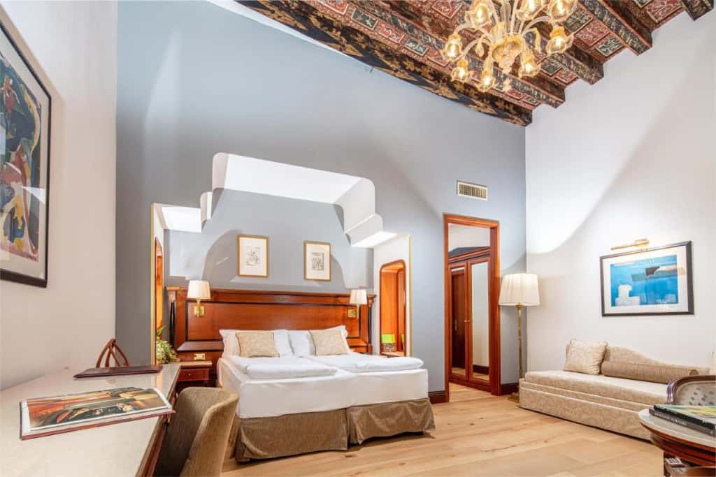 All’Angelo Art Hotel - a classic, bright and quaint hotel located in the historical district