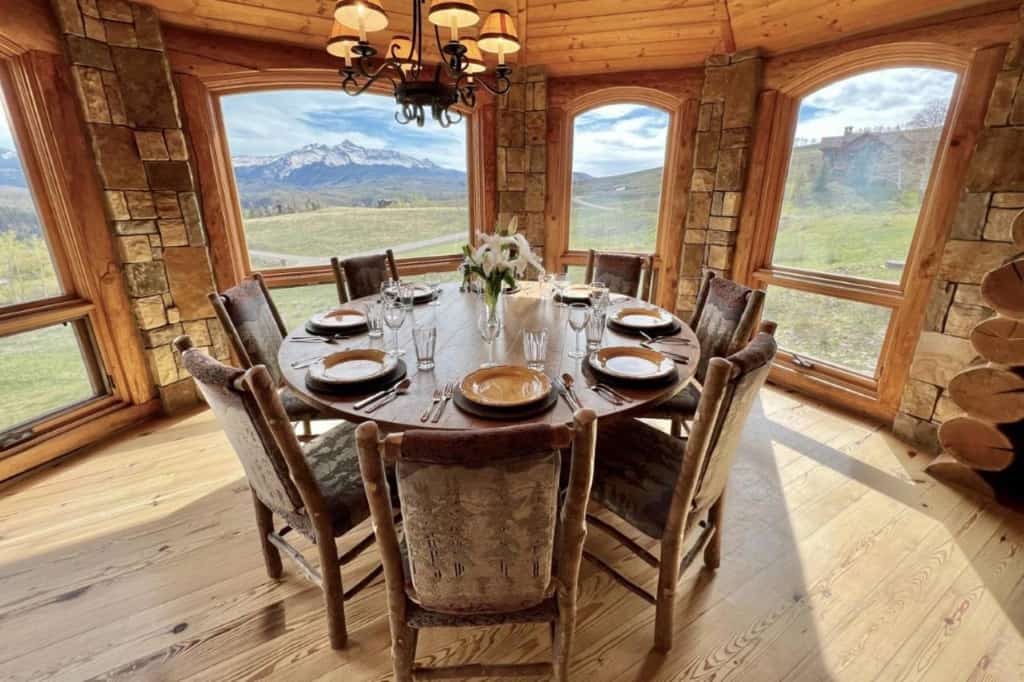 Elk View Lodge - a beautiful, upscale and serene accommodation providing guests with endless views of the mountains