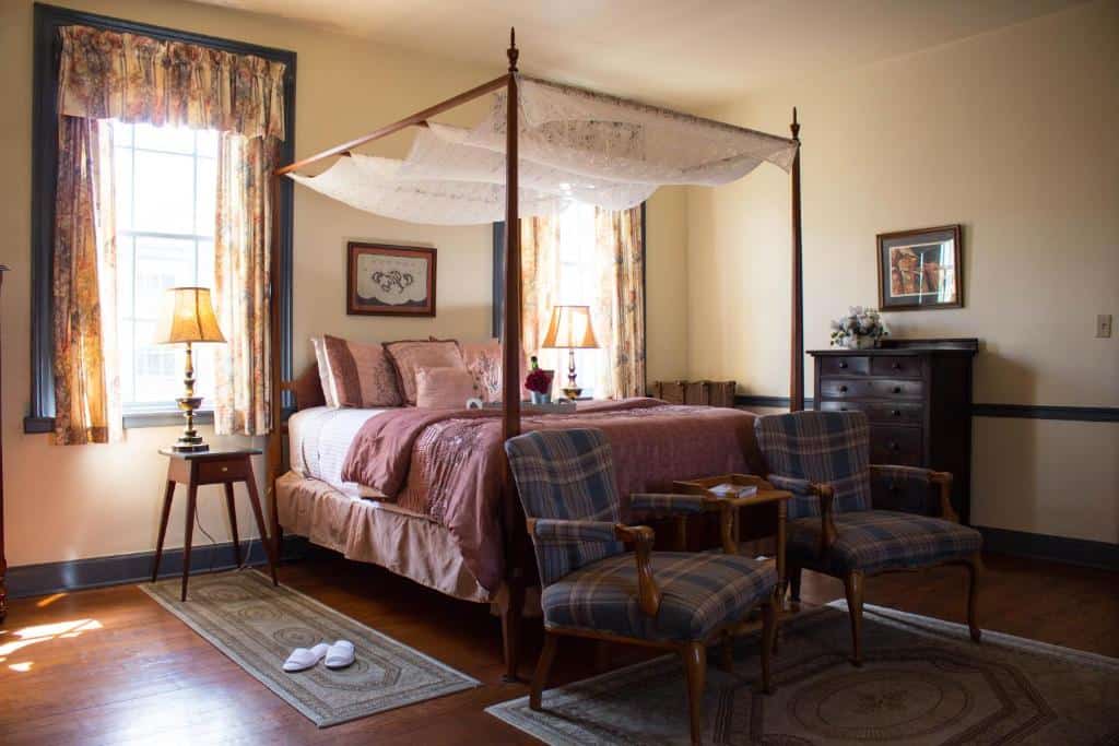 Traditional-style inn at Herr Ridge - Gettysburg, PA