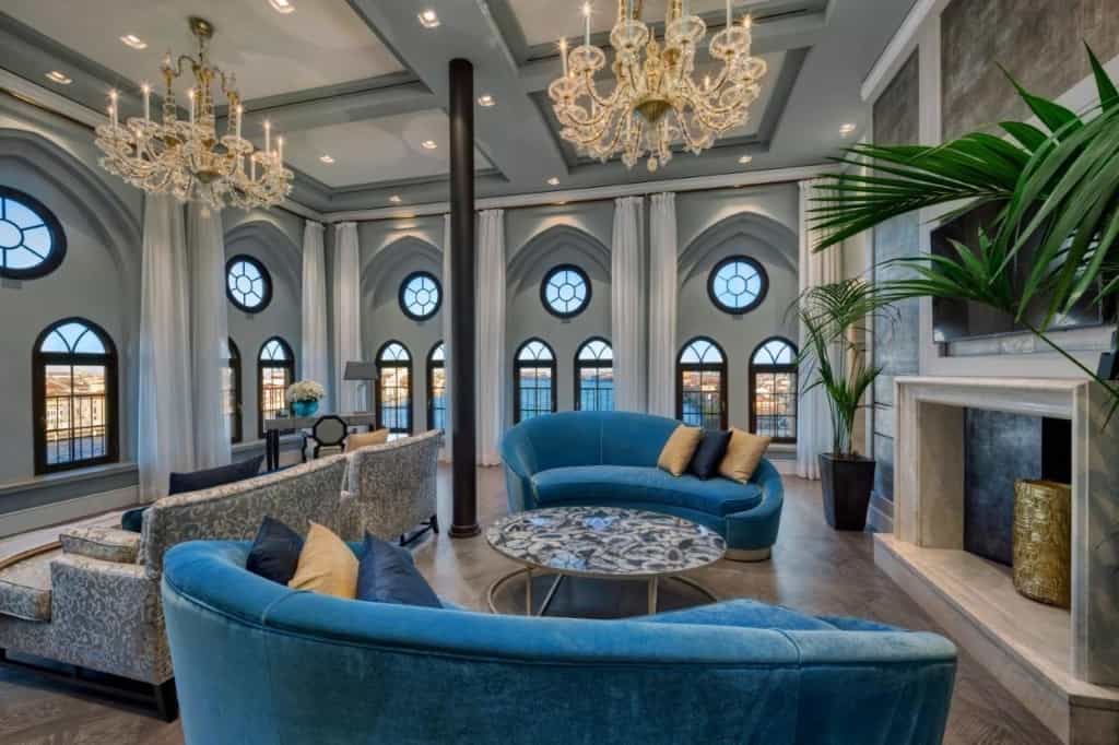 Hilton Molino Stucky Venice - a contemporary, stylish and Instagrammable hotel featuring a rooftop pool and spa 