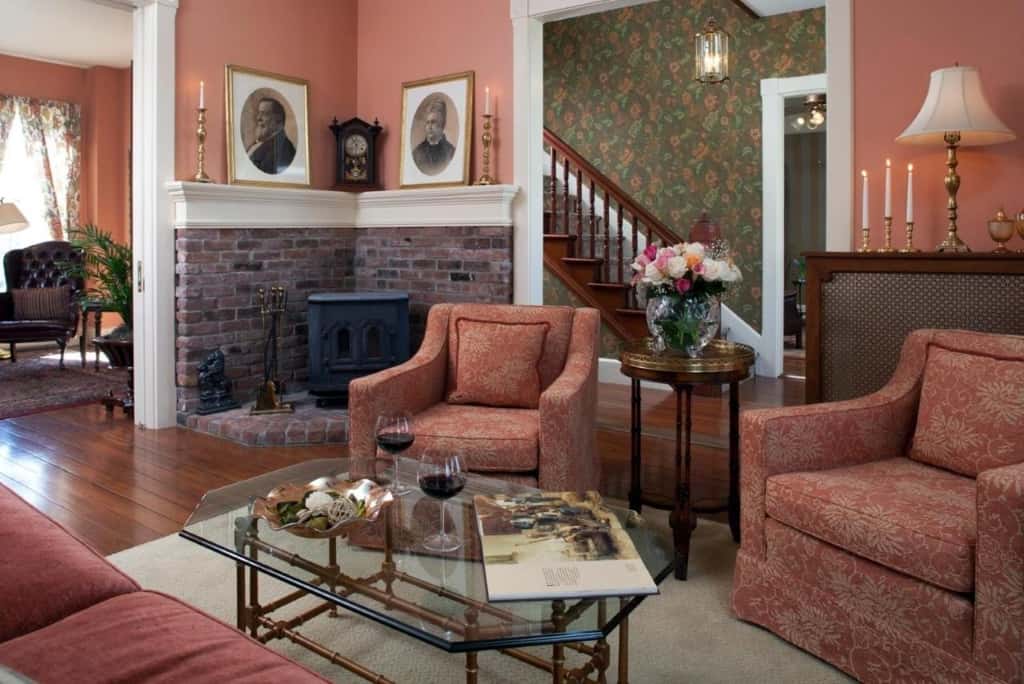 Jackson House Inn - one of Vermont's finest accommodations providing guests with a charming, quiet and relaxing stay
