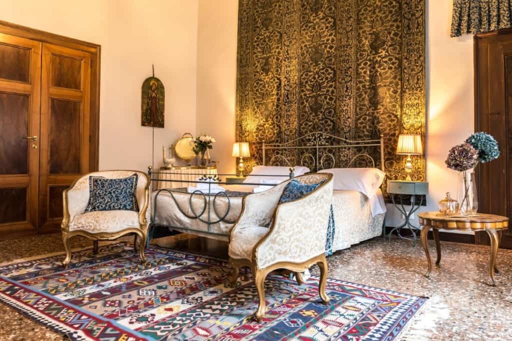 La Porta D'Oriente B&B - a quirky, charming and historic accommodation that blends antique furnishings with modern day elements