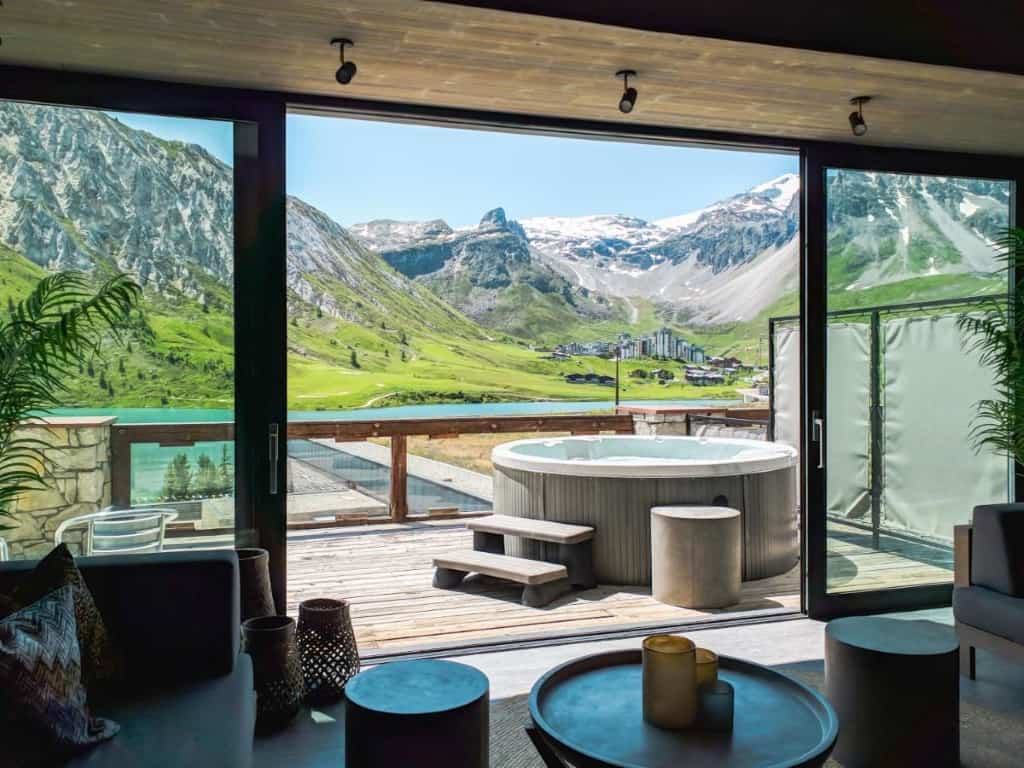 Langley Hôtel Tignes 2100 - a hip, contemporary and Instagrammable hotel overlooking the lake and surrounding mountains 