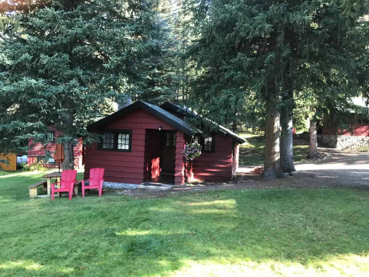 Miette Hot Springs Bungalows - an unusual and child-friendly resort