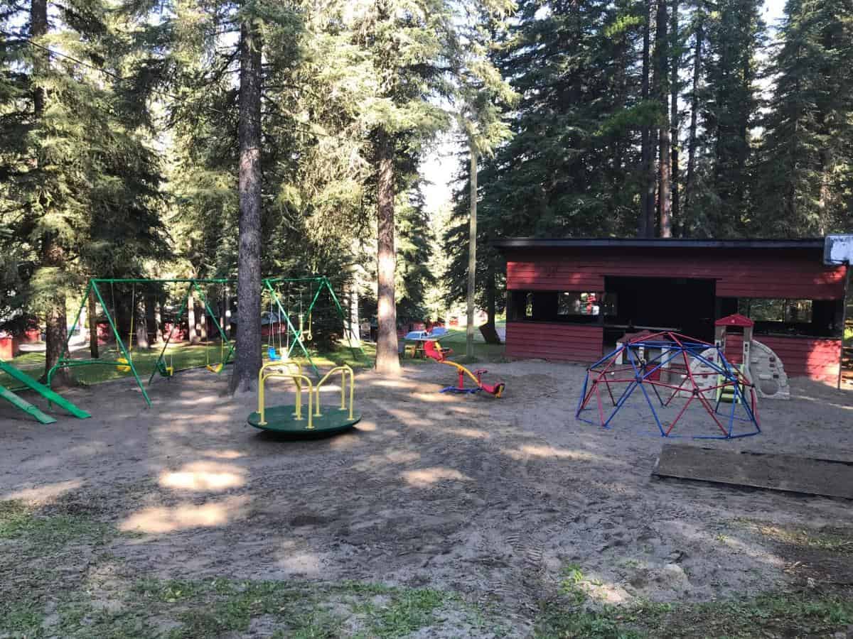 Miette Hot Springs Bungalows - an unusual and child-friendly resort2