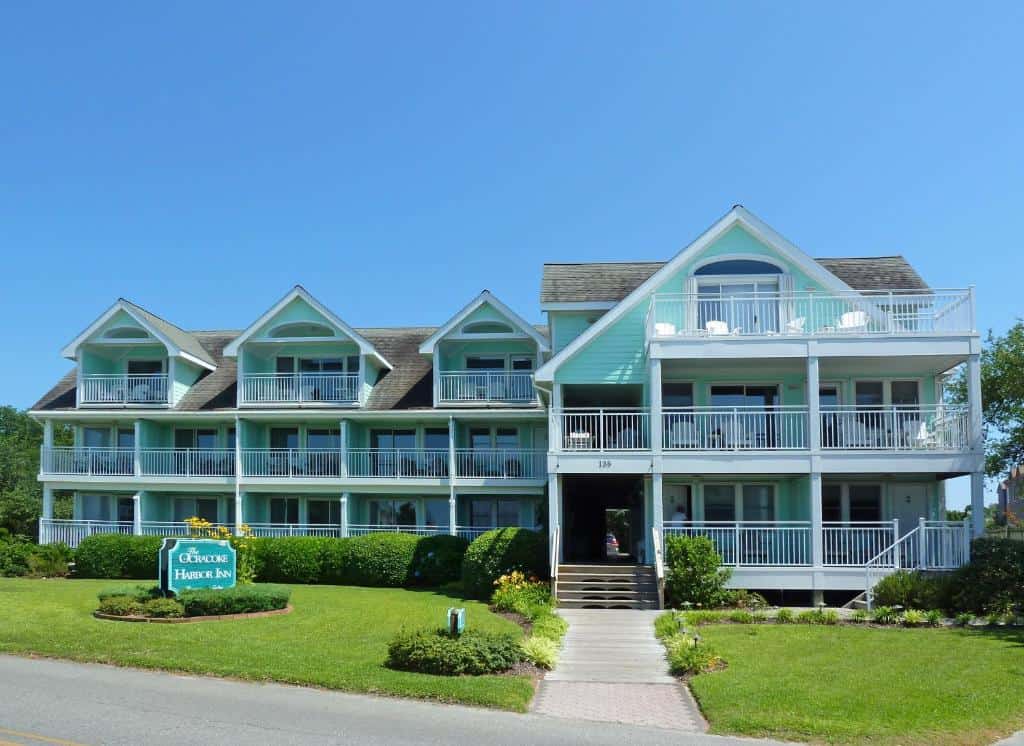 The Ocracoke Harbor Inn - pretty beach hotel