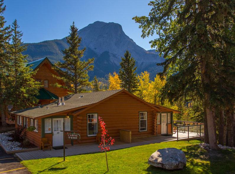Overlander Mountain Lodge - an iconic lodge1
