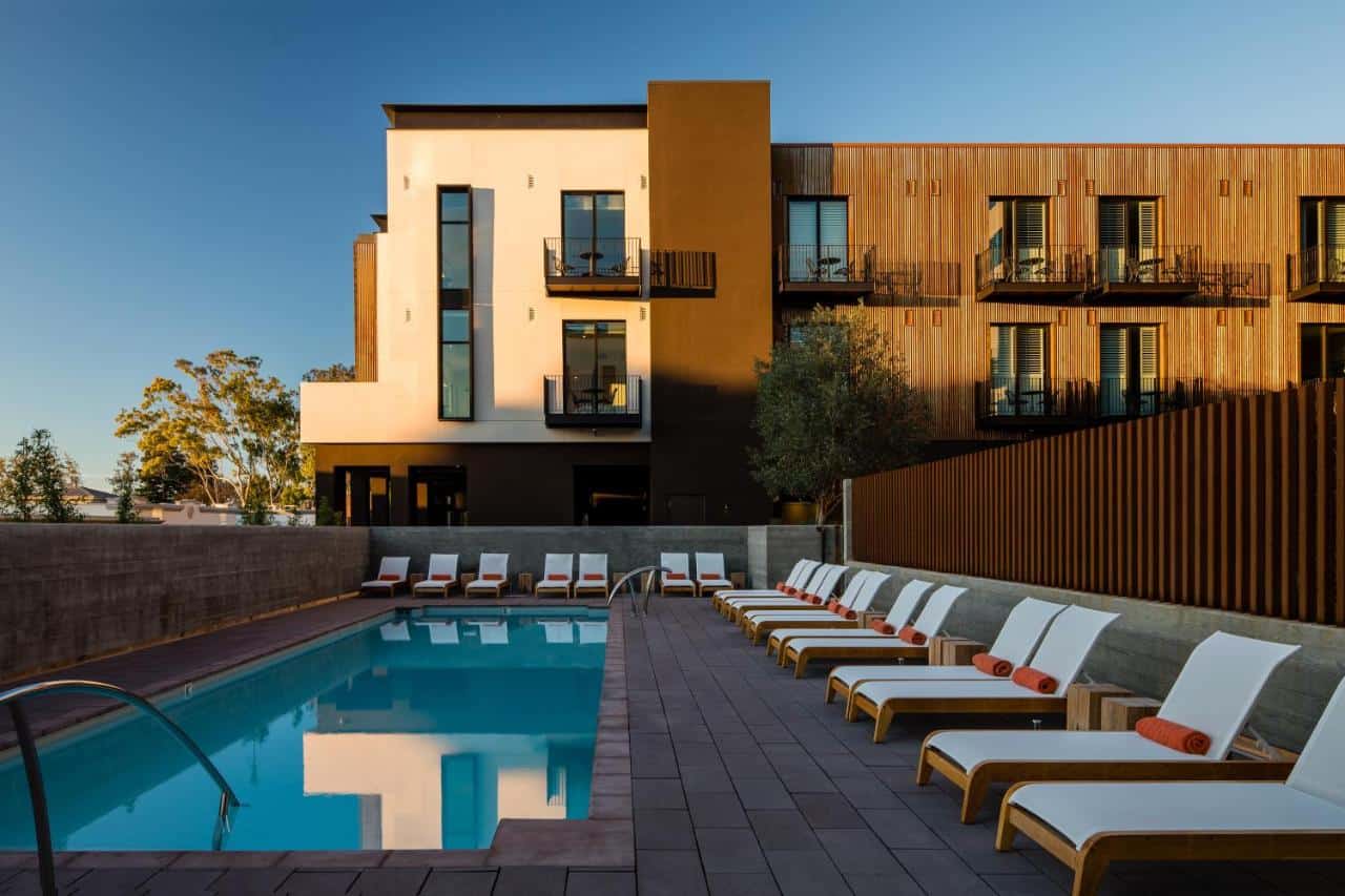 Hotel San Luis Obispo - bright and spacious contemporary hotel