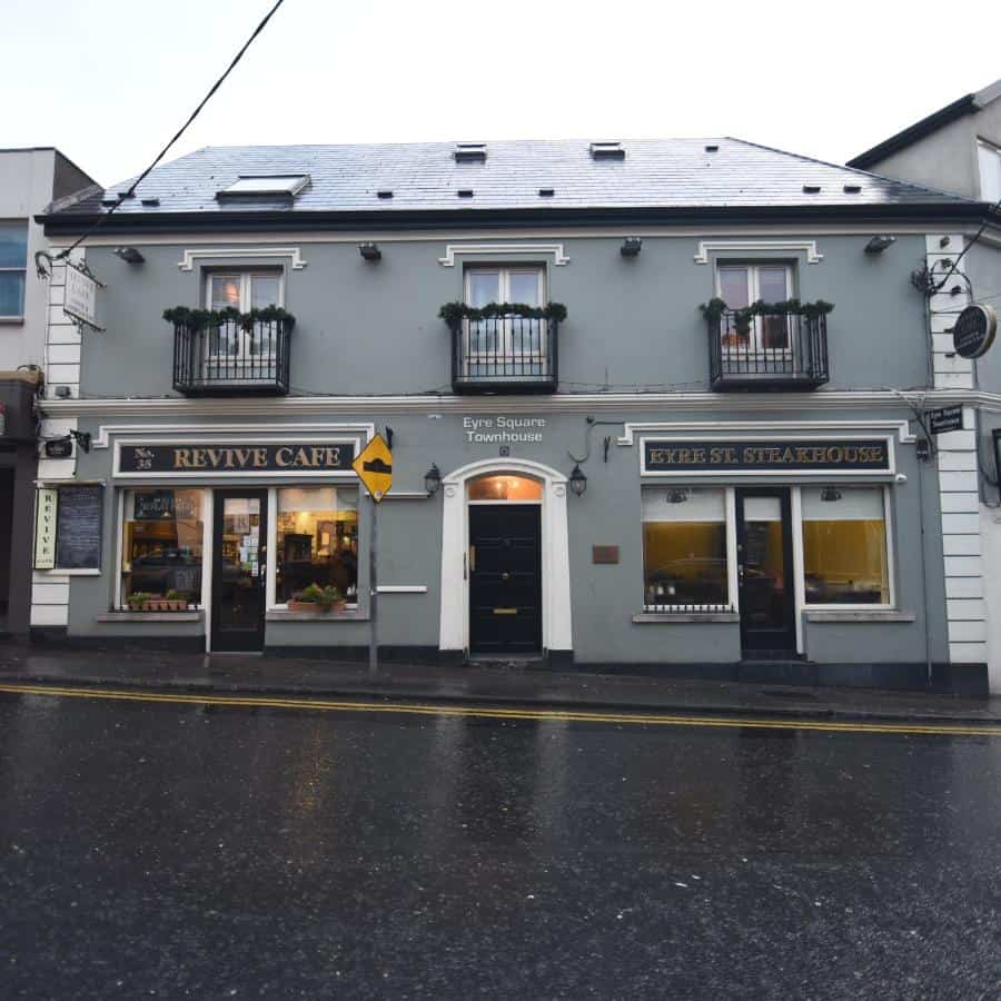 The Eyre Square Townhouse - a cozy and charming guest house