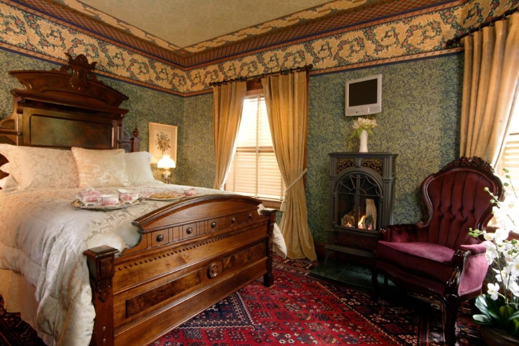 The Village Inn of Woodstock - an upscale, Victorian-inspired boutique accommodation perfect for a couple's romantic getaway