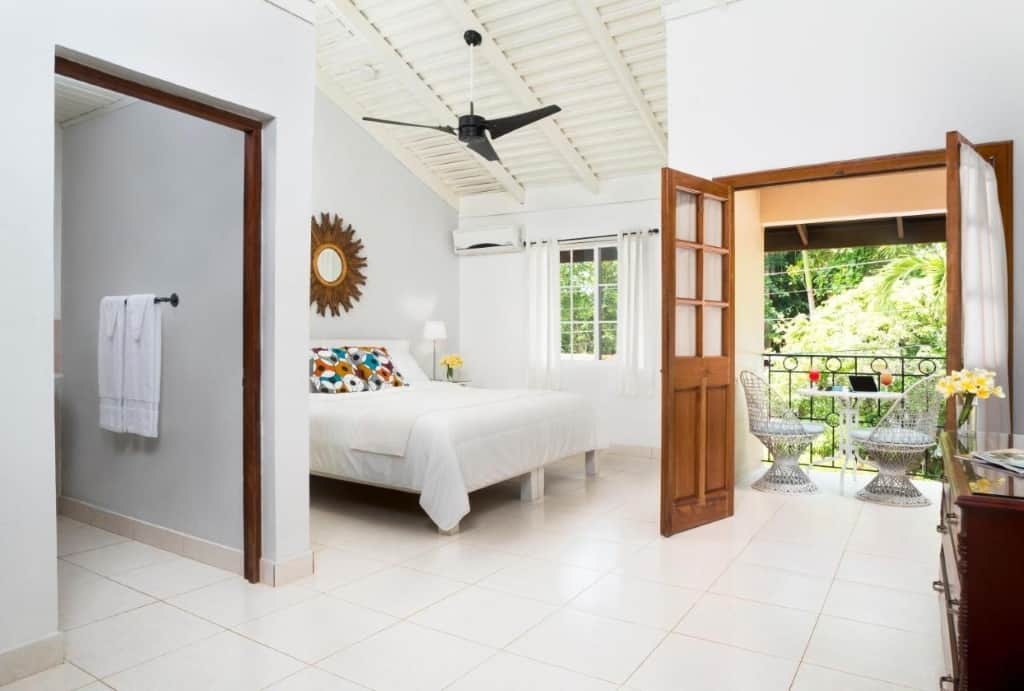 White Sands Negril - a bright, charming and quiet accommodation featuring a private beach and ocean front restaurant 