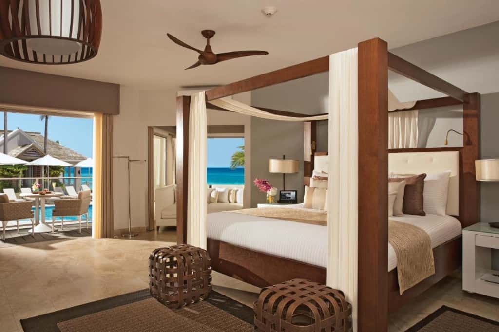 Zoetry Montego Bay - a chic, modern and 5-star boutique resort with breathtaking views of the Carribean Sea and lush tropical scenery